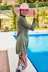 صورة ملابس سباحة للحجاب مغطاة بالكامل باللون الزيتي
